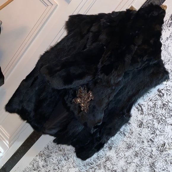 Fur Luxury set  Fur Vest & Scarf black
Adrienne Landau NWOT - Picture 7 of 15